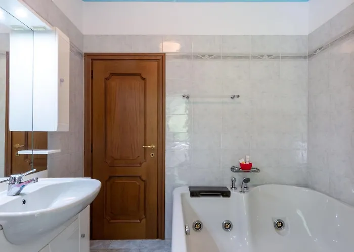 Salice - Gla131 By Interhome * جيرا لاريو